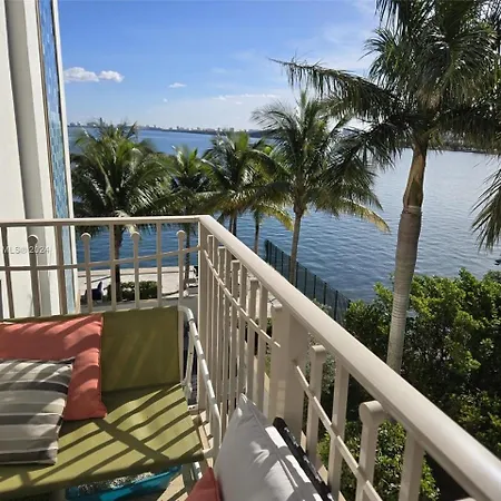 Miami Bay- Spacious And Cozy Water Front Suite - 28 Day Minimum